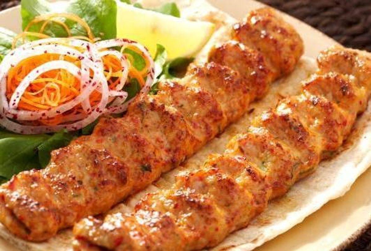 طرز تهیه کباب کوبیده مرغ با فر| این کباب خوشمزه به سبک عربی درست کن +ویدئو