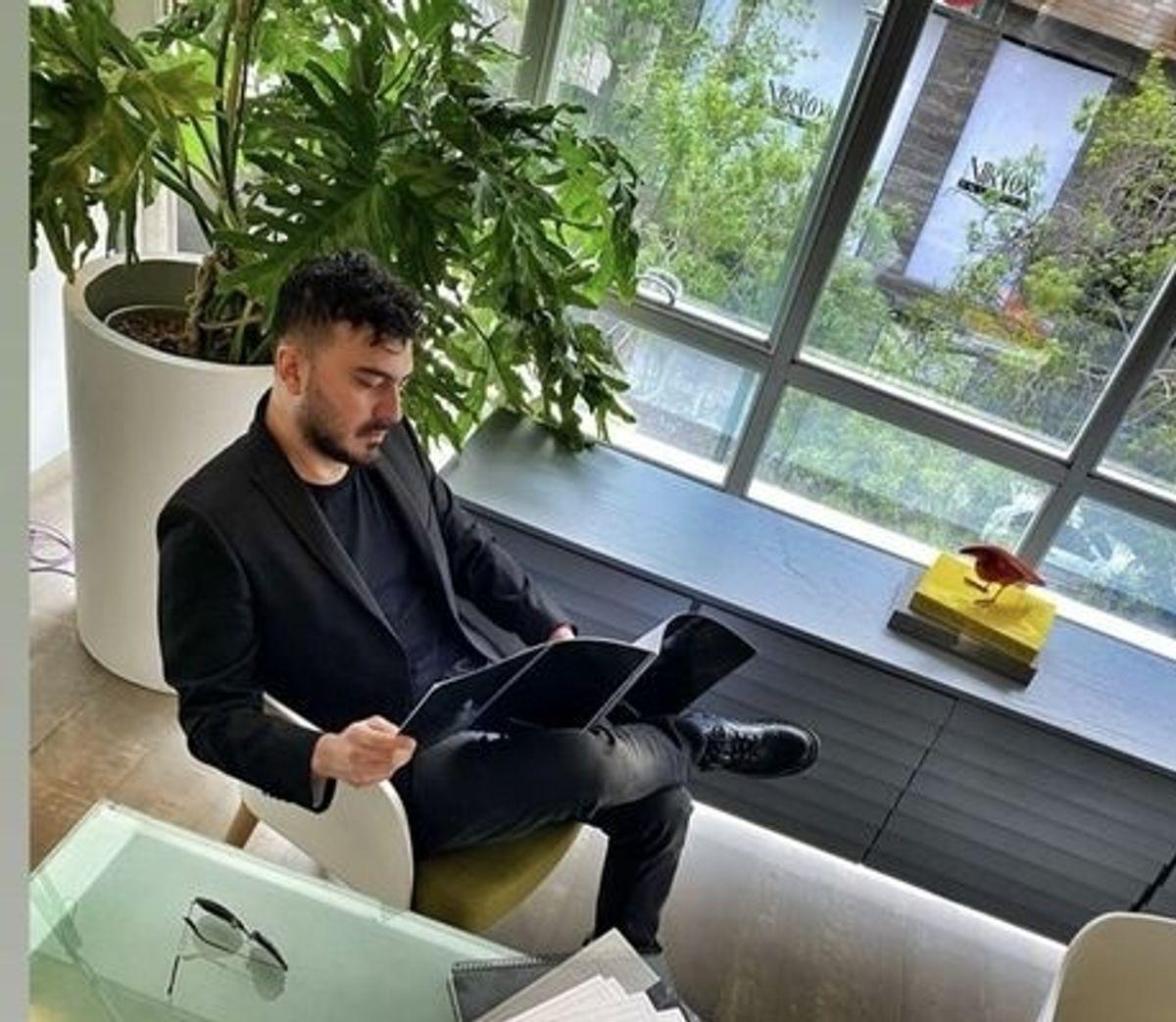 طراحی خاص میز غذاخوری نیما شاهرخ‌شاهی در میزبانی از چهره‌ها