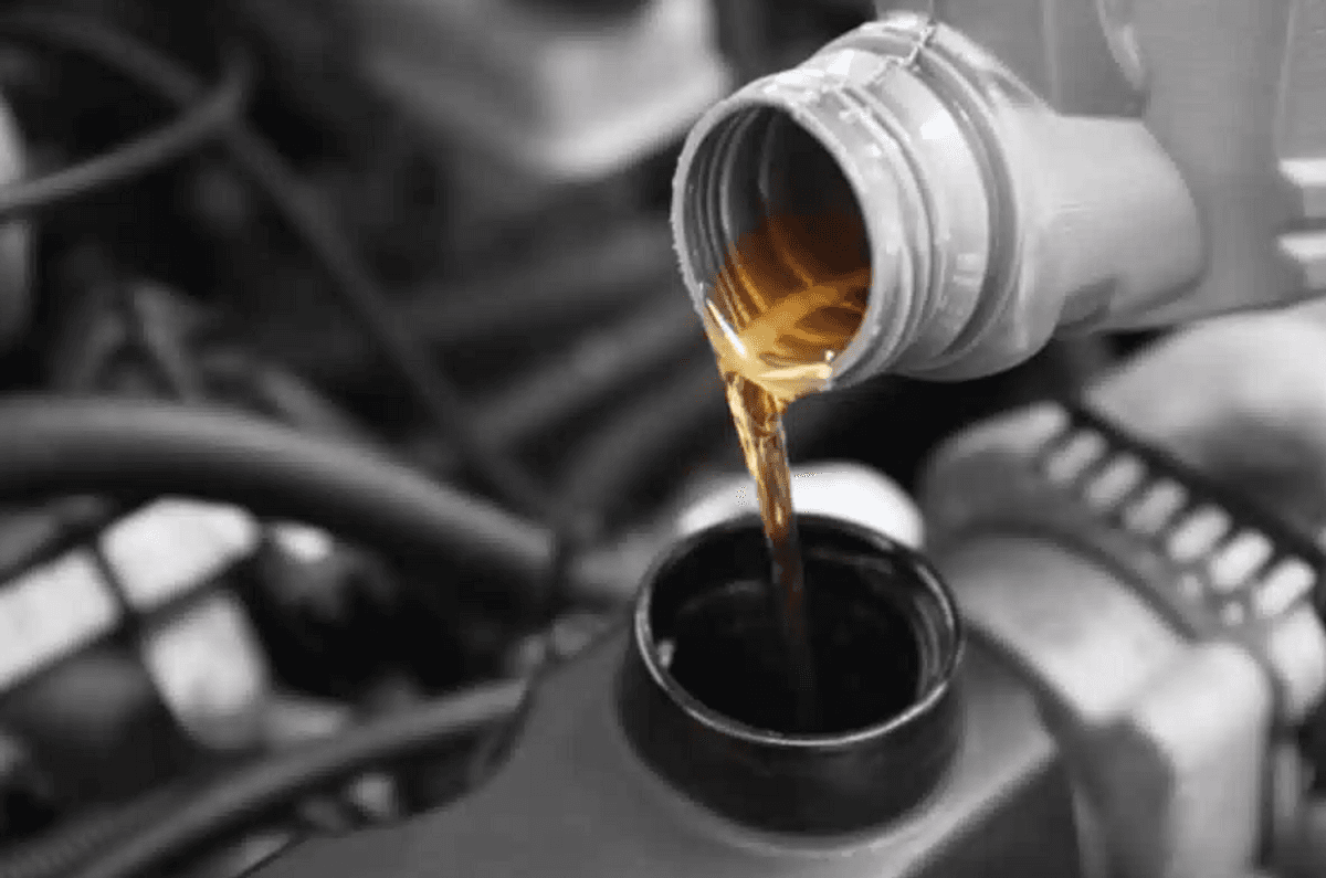 همه چیز درباره نحوه تعویض روغن ترمز ماشین در منزل!