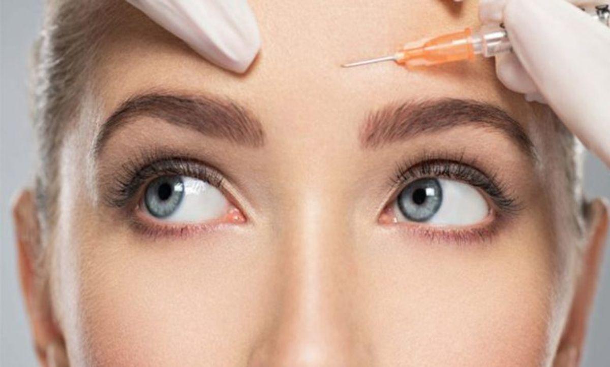 بوتاکس ابرو چیست؟ | روش کم تهاجمی برای لیفت و جوانسازی چهره