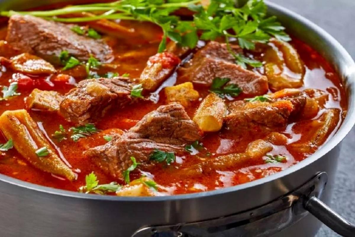 ۱۱ ترفند برای جلوگیری از لیز شدن خورش بامیه