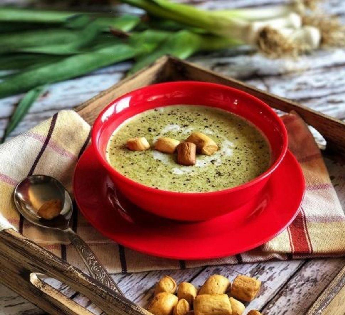 سوپ جو با تره‌فرنگی؛ طعمی لطیف و مقوی برای روزهای خنک!