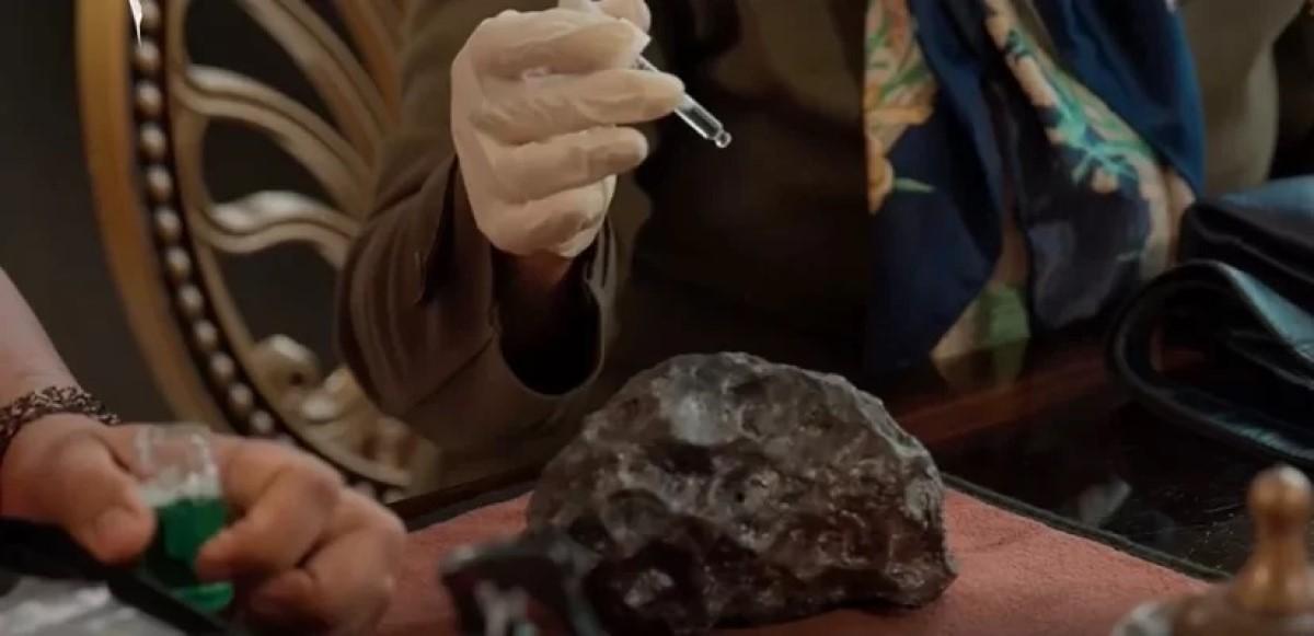 قیمت واقعی شهاب سنگ سریال پایتخت 7 چقدر است؟| روش تشخیص شهاب سنگ ارزشمند و واقعی