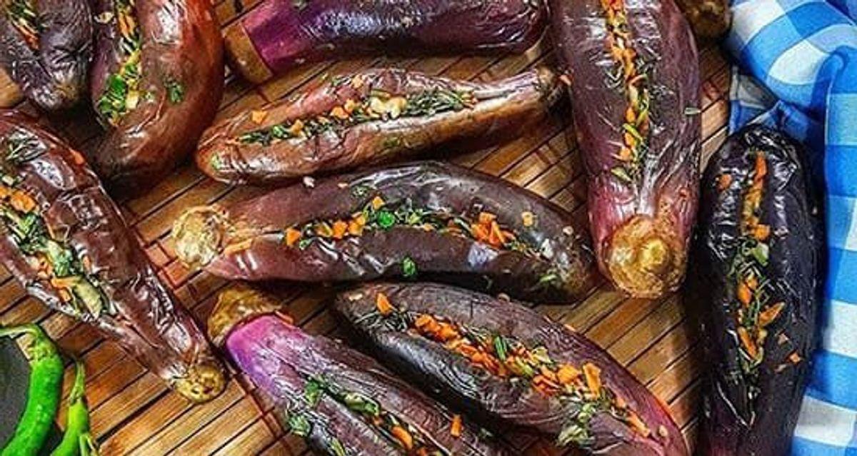 طرز تهیه ترشی بادمجان شکم پر | این ترشی خوشمزه رو با ماکارونی یا لوبیا پلو میل کن و لذت ببر