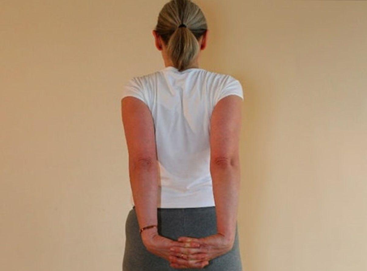 حرکت های اصلاحی برای رفع قوز کمر