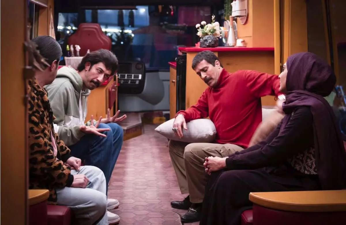 هیجان و خنده پشت دوربین پایتخت | تنابنده مربی حرکات مازندرانی شد!