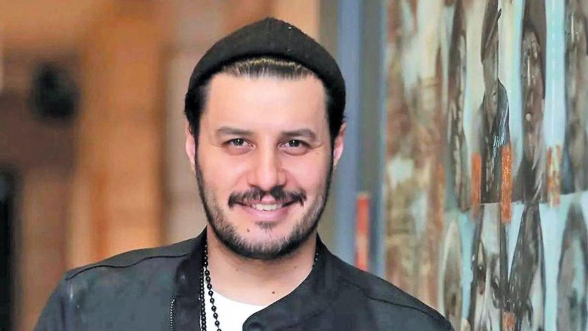 جواد عزتی: پدرم مخالف بود، اما من با تراکت پخش کردن بازیگر شدم!