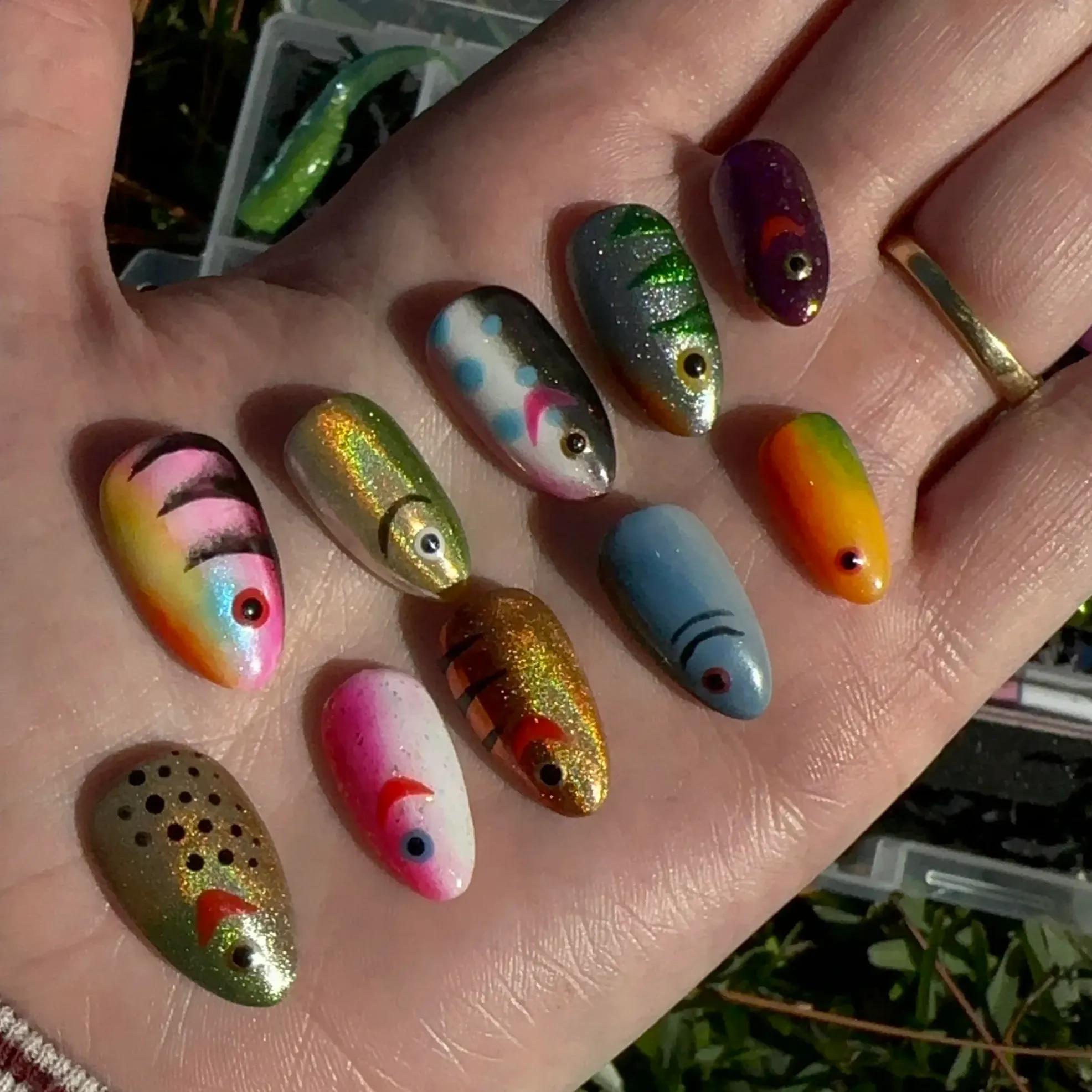 طراحی ناخن امروز 7May| قلاب بزن به ترند تابستان! طراحی ناخن Fisherman Core، ترکیب جسورانه نوستالژی و خلاقانه در تابستان 2025