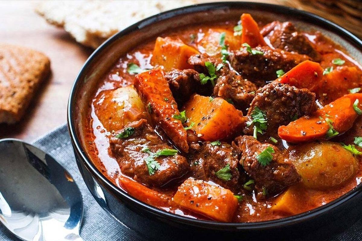 خوراکی خوشمزه و پرانرژی؛ دستور تهیه خوراک گوشت ترکی