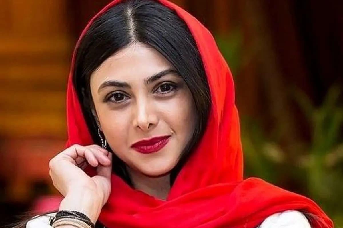 دلبری آزاده صمدی با آرایش لب جدیدش | رژ لب متضاد آزاده صمدی در استایلش