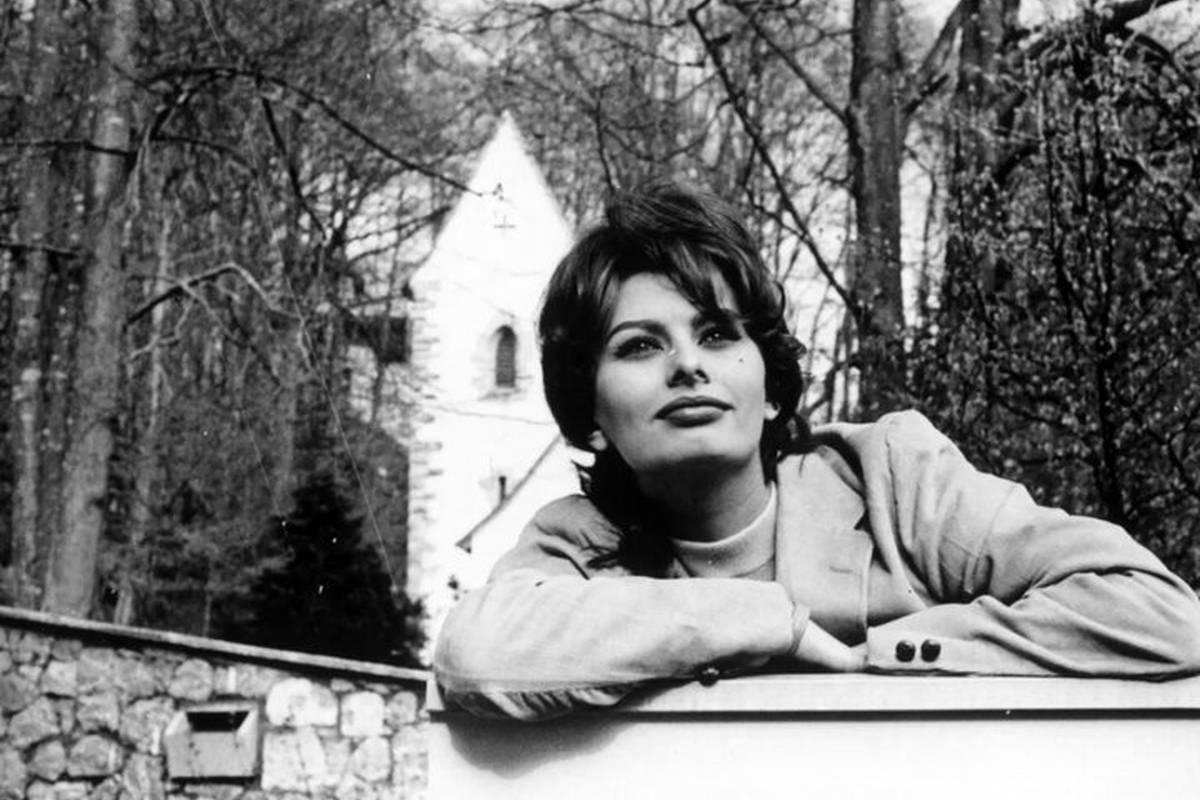 لحظه‌ای تاریخی در سال ۴۴؛ دیدار بی‌نظیر سوفیا لورن و چارلی چاپلین