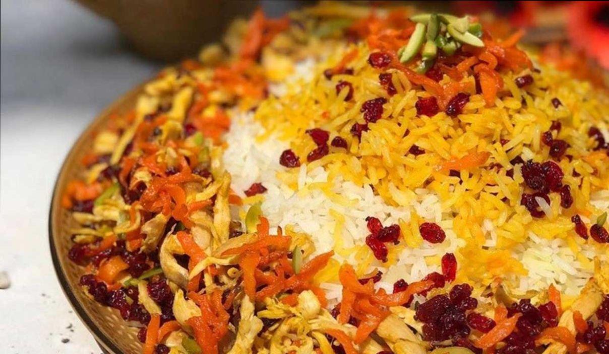طرز تهیه هویج‌ پلو با مرغ؛ یک پلوی ارزان و فوری