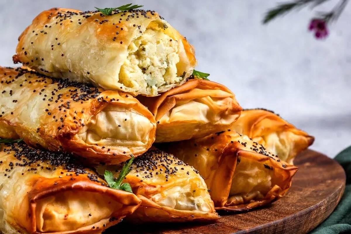 طرز تهیه بورک مرغ و قارچ؛ خوش‌عطر، ترد و خوشمزه