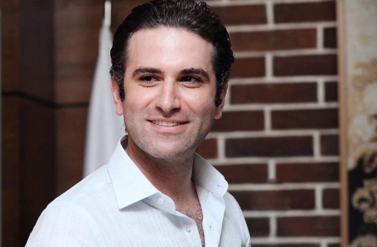 آوازخوانی محشر و دلنشین هوتن شکیبا بازیگر نقش امیر در سریال تاسیان