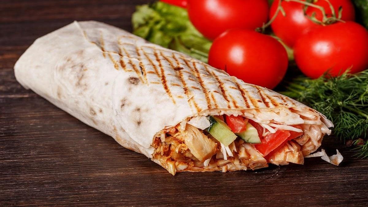 شاورما، پادشاه غذاهای خیابانی خاورمیانه! طرز تهیه آسان و خوشمزه برای عاشقان طعم‌های خاص