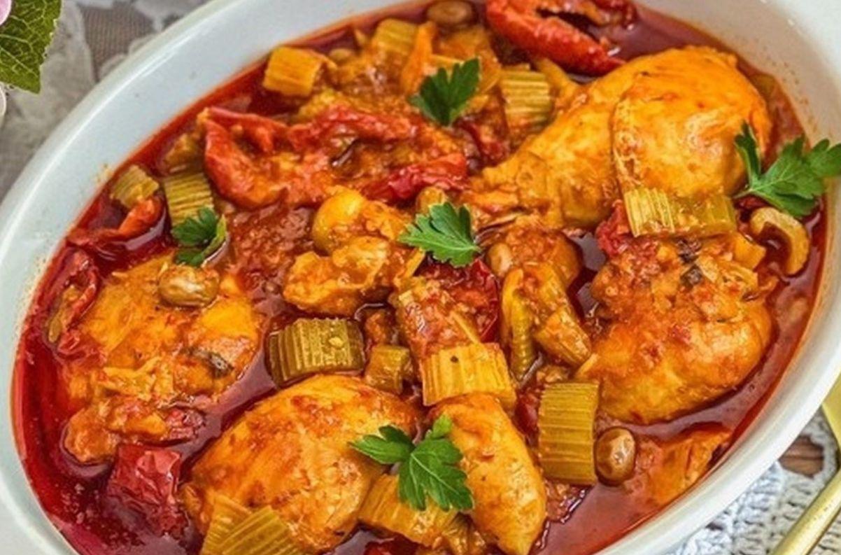طرز تهیه خورشت کرفس با مرغ
