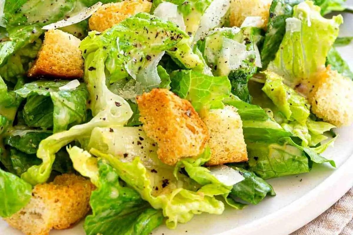 طرز تهیه سالاد سزار به سبک رستورانی