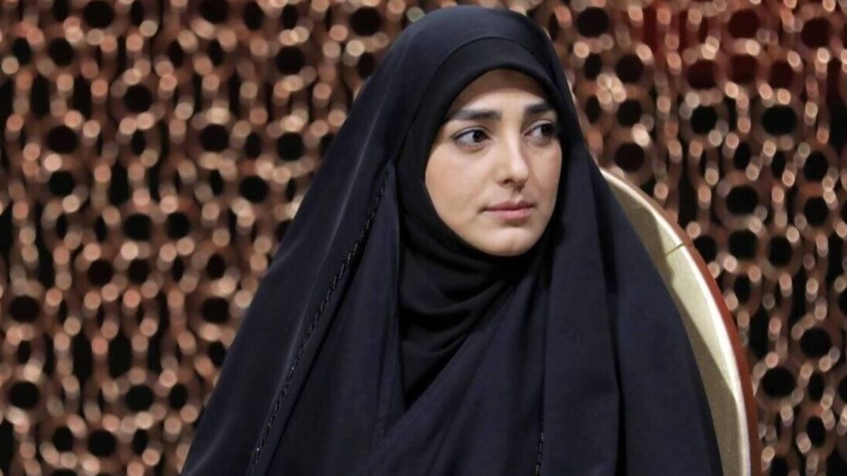 نگاهی به دکوراسیون مجلل مجریان برنامه «هلال»