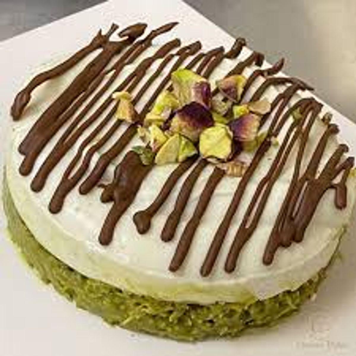 طرز تهیه چیز کیک شکلات لاکچری دبی با مغز پسته