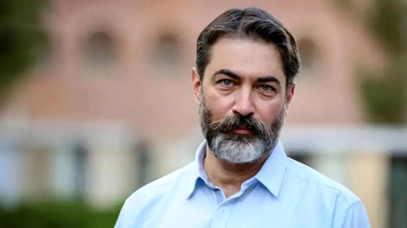 پارسا پیروزفر با استایلی متفاوت و غافلگیرکننده | چهره جدید آقای بازیگر قابل شناسایی نیست!