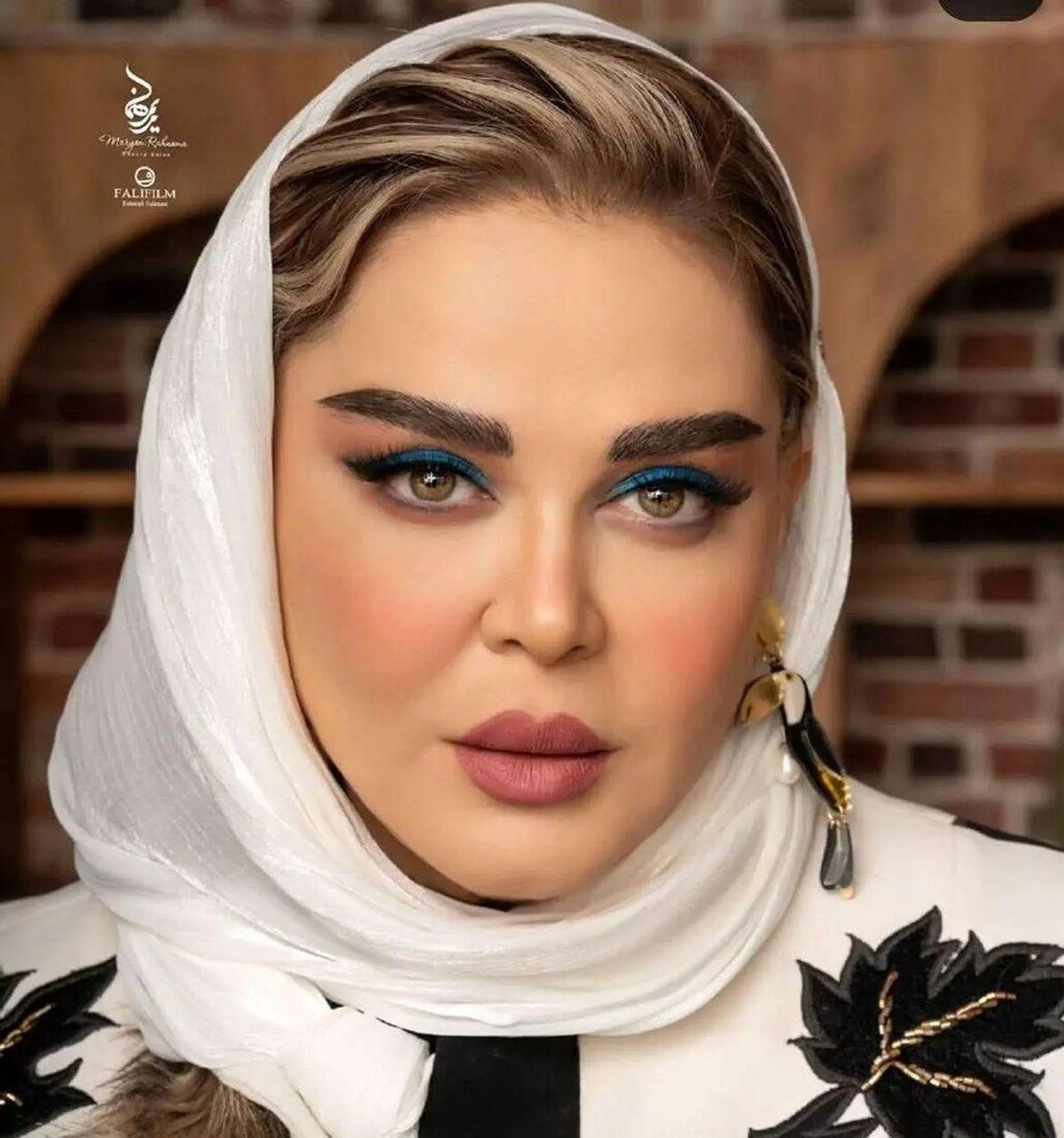 بهاره رهنما در حال تاب‌سواری با استایل خاص | کفش‌های پاشنه‌بلند در فضای باز!