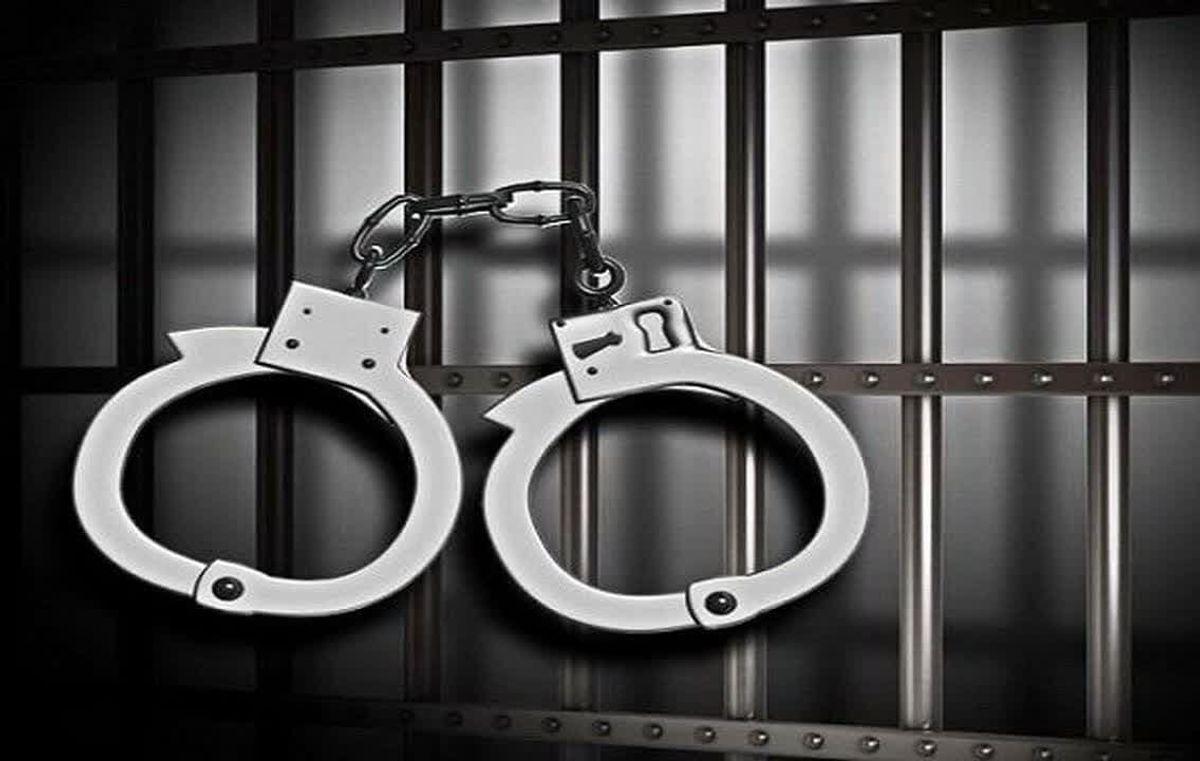 مادربزرگ ۸۰ ساله به جرم تنبیه نوه با دمپایی روانه زندان شد