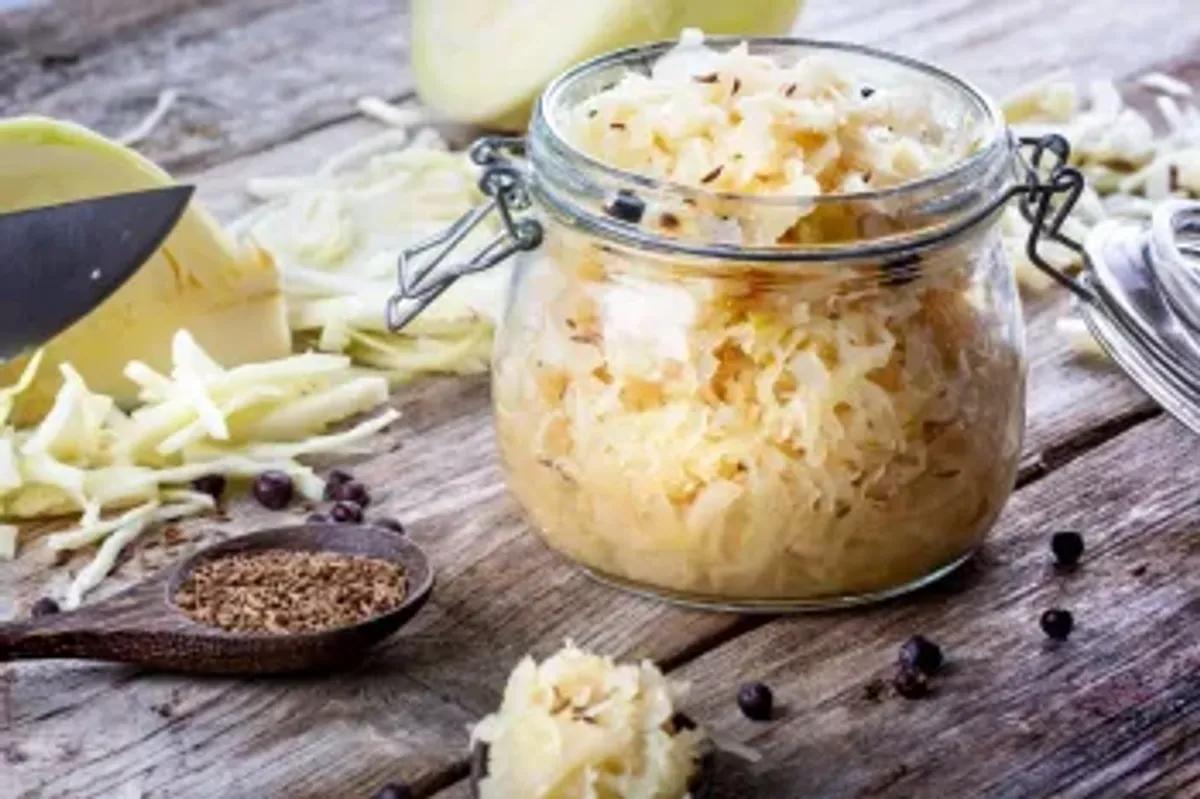 طرز تهیه کلم ترش تخمیری و فواید آن برای سلامتی