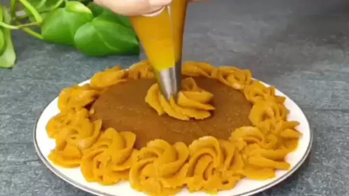 طرز تهیه حلوای بیسکویتی، متفاوت‌ترین حلوای خوشمزه و آسان برای روزهای محرم + ویدئو