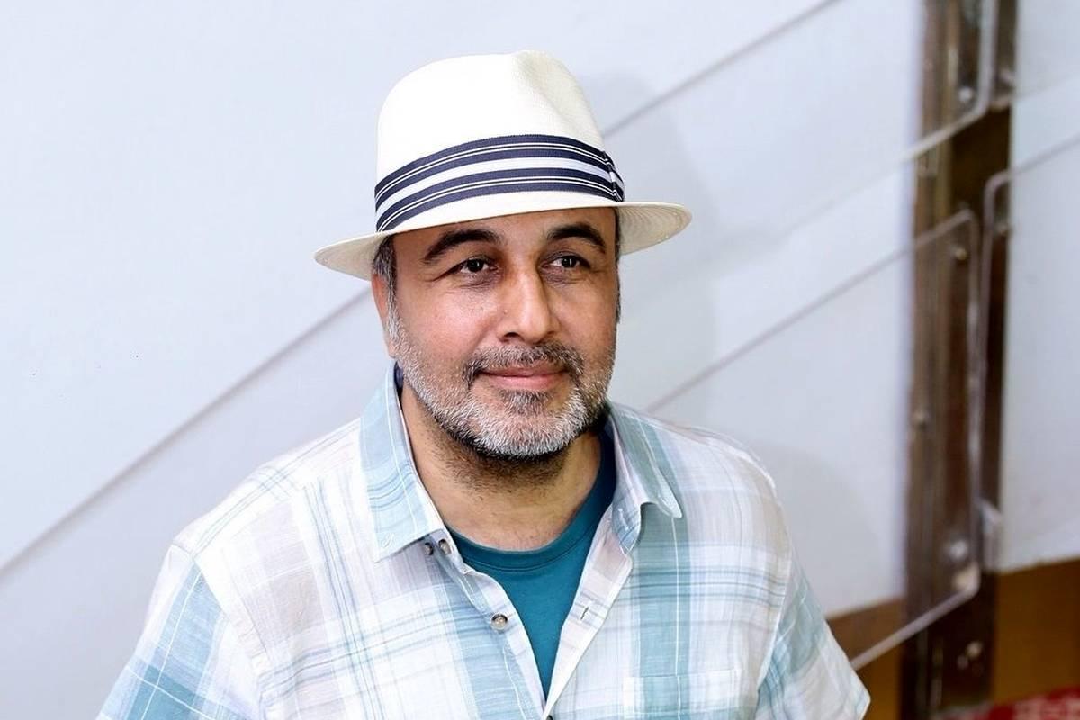 تصویری قدیمی از رضا عطاران و حسن جوهرچی در حیاط بیت رهبری