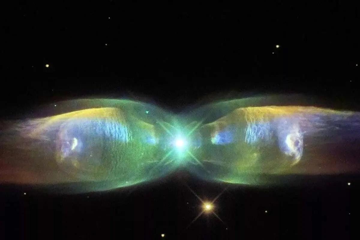 پروانه‌ای در دل کیهان