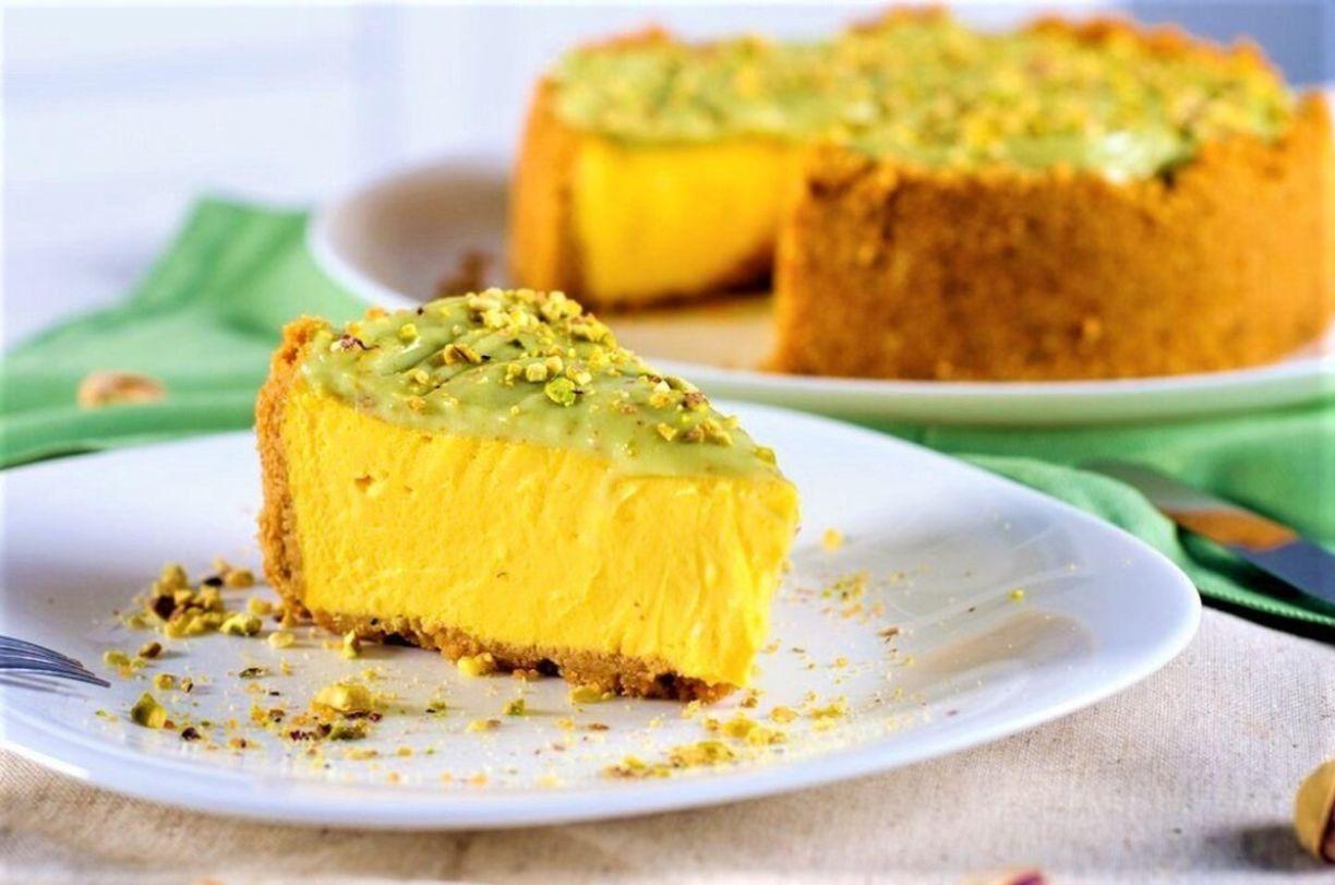 طرز تهیه چیز کیک زعفرانی با بیسکویت ساقه طلایی