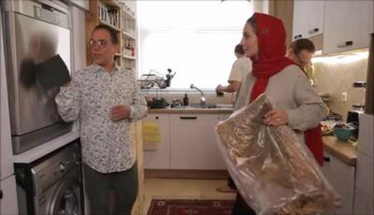 آشپزخانه‌ای با سبک و سلیقه: خانه مینیمال حدیث میرامینی و همسرش