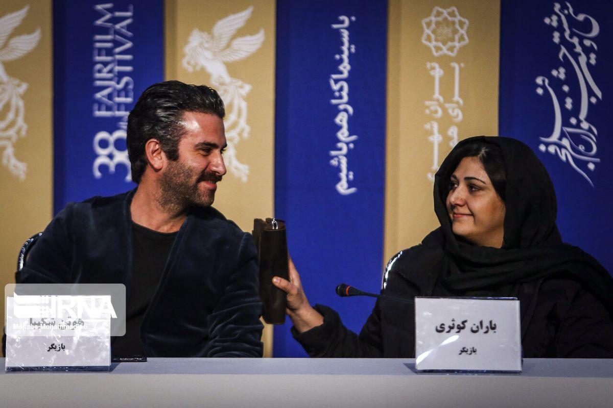 رفتار عجیب باران کوثری و هوتن شکیبا در آنتن زنده | شوخی های باران کوثری سوژه رسانه ها شد