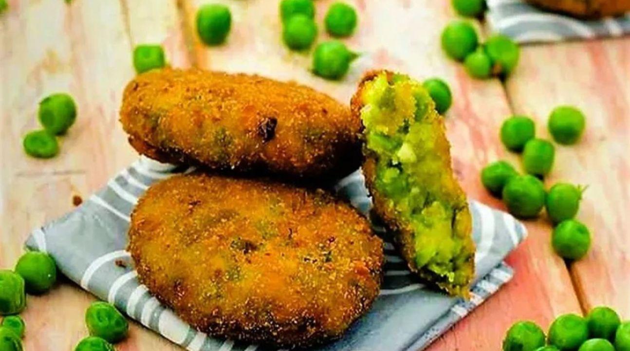 طرز تهیه کوکوی سیب‌ زمینی با نخود فرنگی