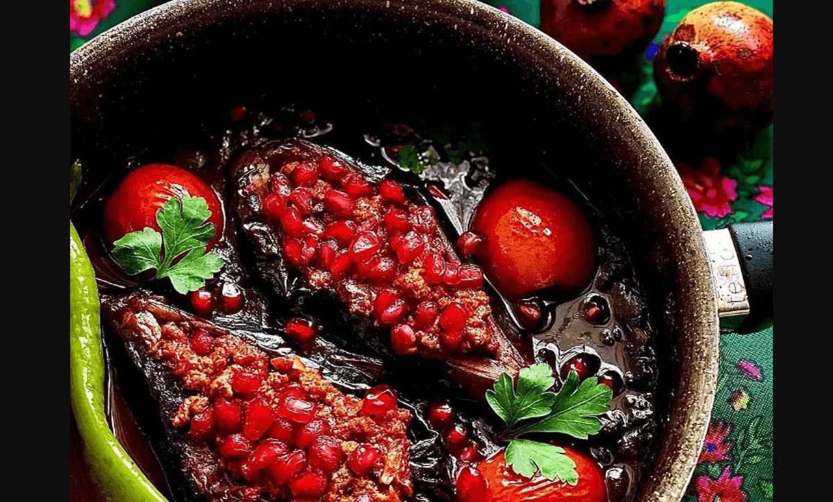 دستور پخت خورشت مخصوص شب یلدا | این خورشت پاییزی را با انار و بادمجان مرغ درست کنید