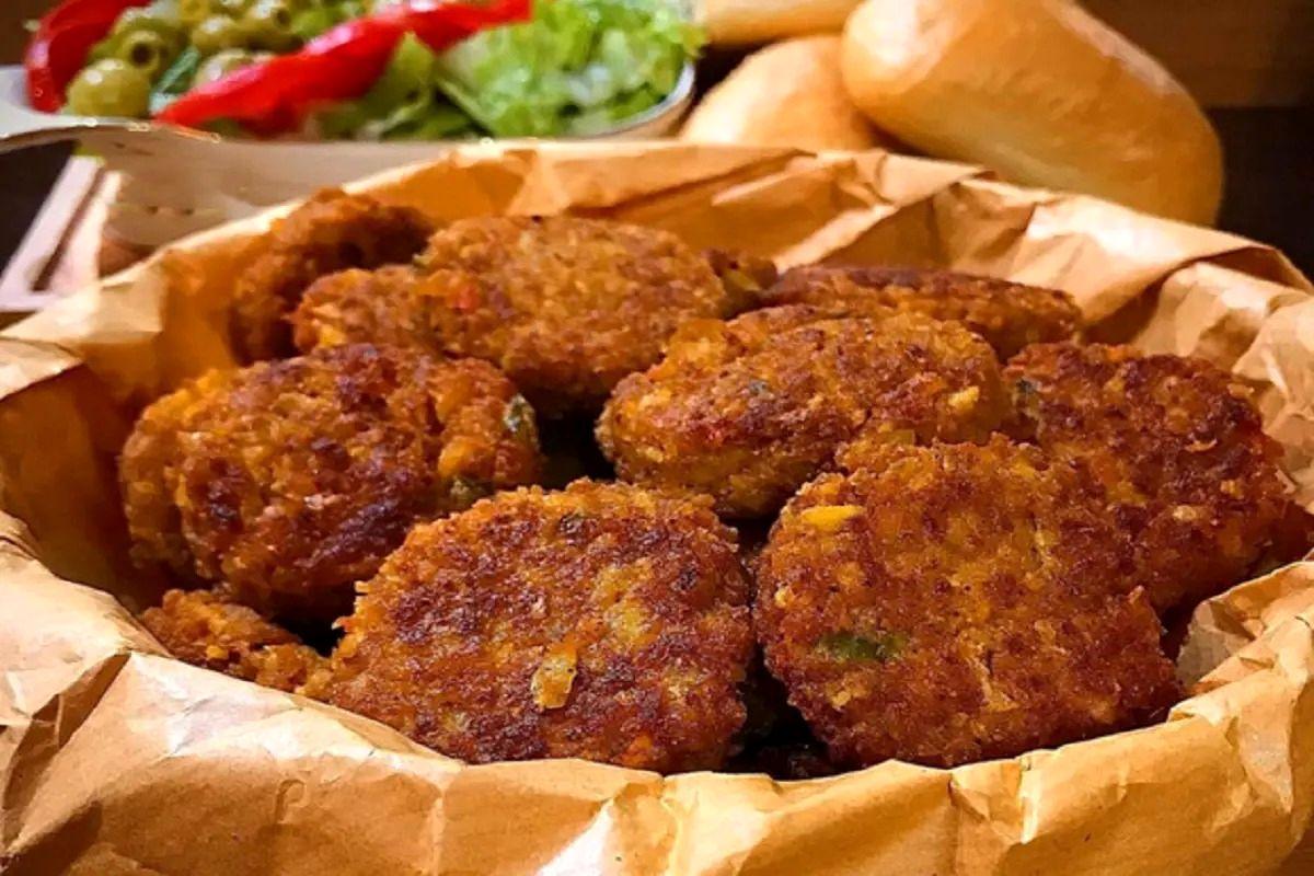 طرز تهیه کتلت سیب زمینی با گوشت