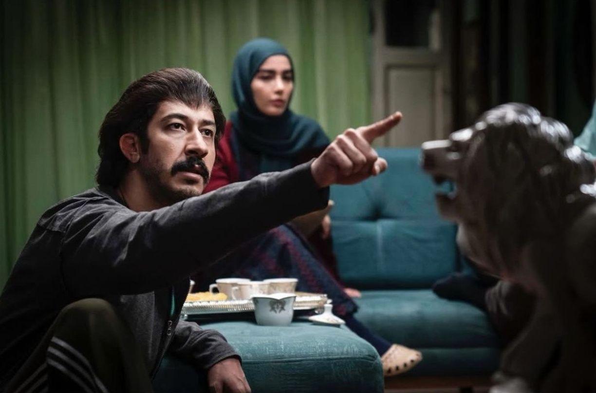 پشت صحنه اتاق گریم سریال پایتخت ۷؛ مراحل تبدیل بهتاش فریبا به میمون!