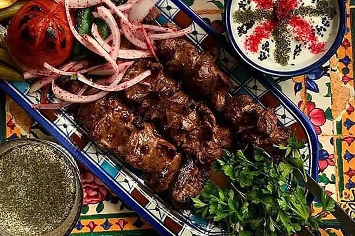 طرز تهیه کباب بستکی؛ طعم آتشین جنوب روی نان داغ