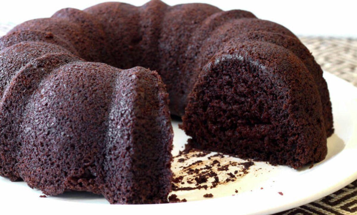 طرز تهیه کیک شکلاتی خوش‌بافت؛ لطیف، خوش‌عطر و بی‌نظیر!