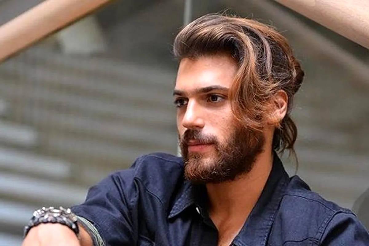 عکس بازیگر جذاب سریال پرنده سحرخیز در یک کافه