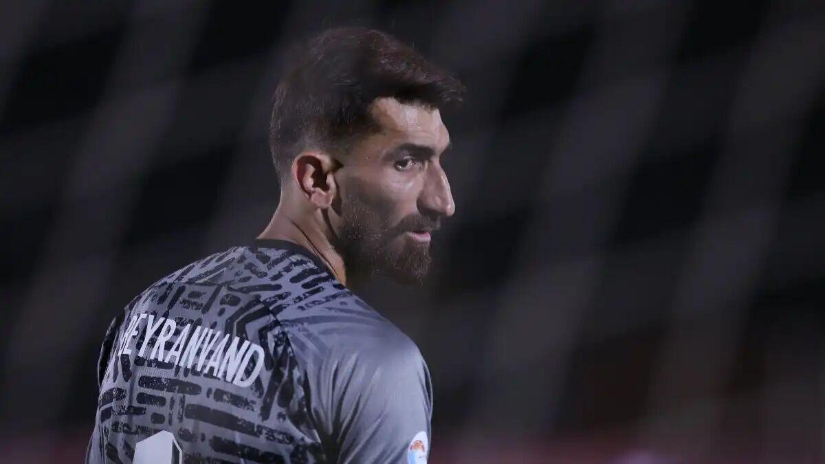 انتقاد شدید بیرانوند به خیابانی بخاطر سکوتش در برابر شعار هواداران پرسپولیس | من باید درس معرفت بهتون بدم