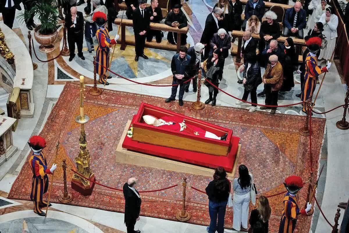 هنر ایرانی در وداع پاپ | فرش ملایر نماد اصالت و زیبایی