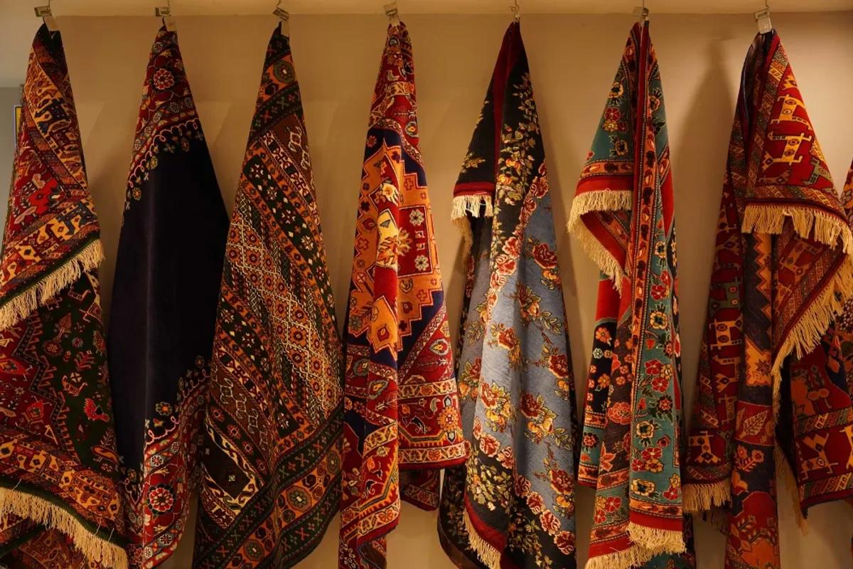 شانه فرش چیست و چه تاثیری در بافت و کیفیت فرش دارد؟