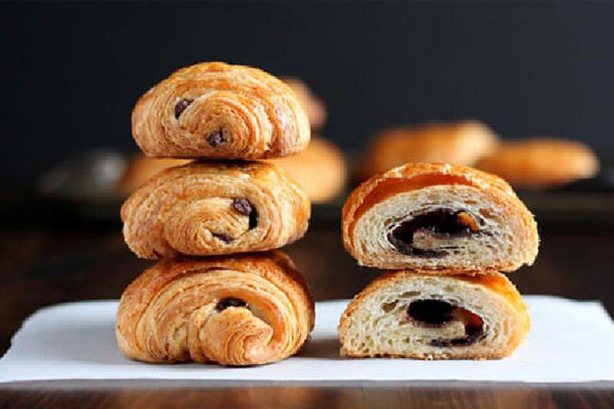 کروسان ترد و طلایی بدون نیاز به فر! طرز تهیه سریع با خمیر خانگی و نکات طلایی