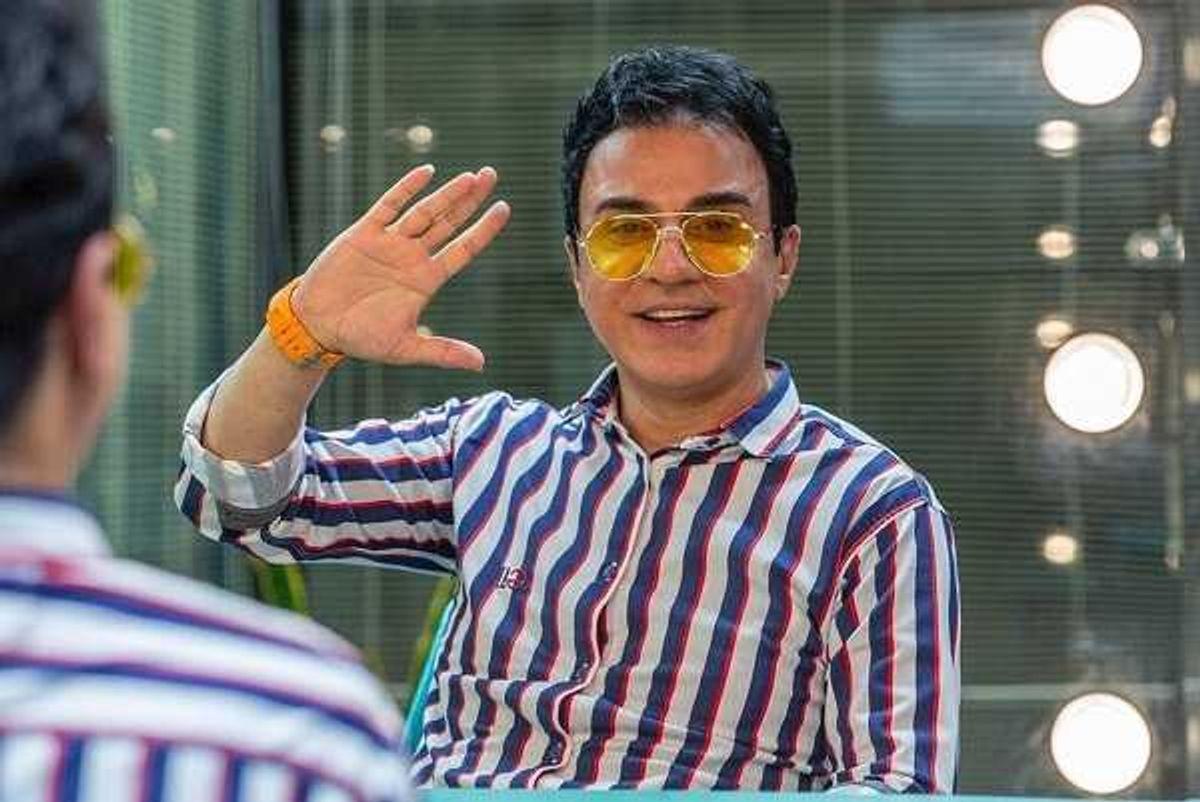 رقص هندی داریوش فرضیایی در دبی؛ شاهرخ خان هم عمو را تحسین کرد!