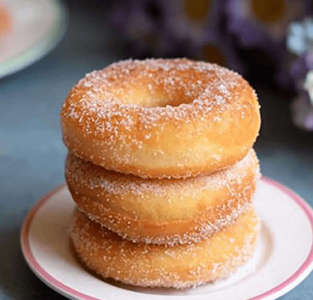 طرز تهیه دونات خانگی بدون فر و دردسر نرم، سبک و دقیقاً مثل قنادی‌ها!