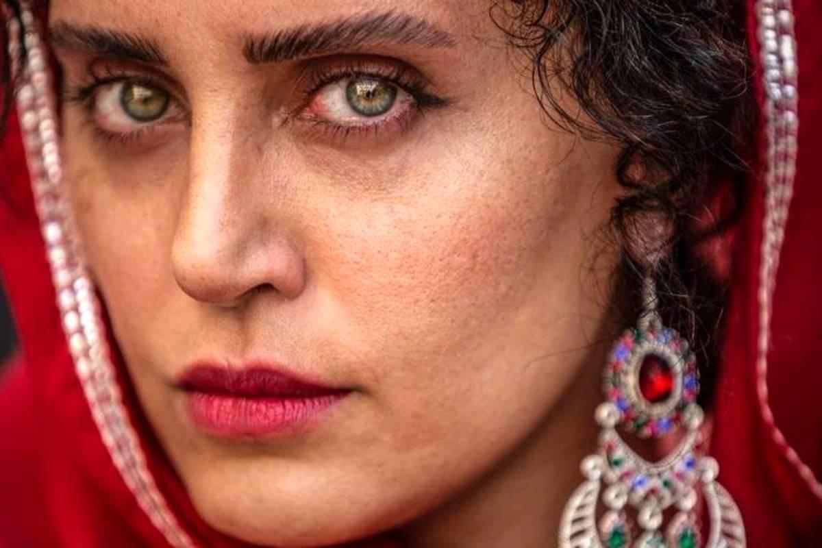 الناز شاکردوست در قاب سکوت کافه  | عکسی هنری از ستاره سینما در لحظه‌ای خاص و متفاوت