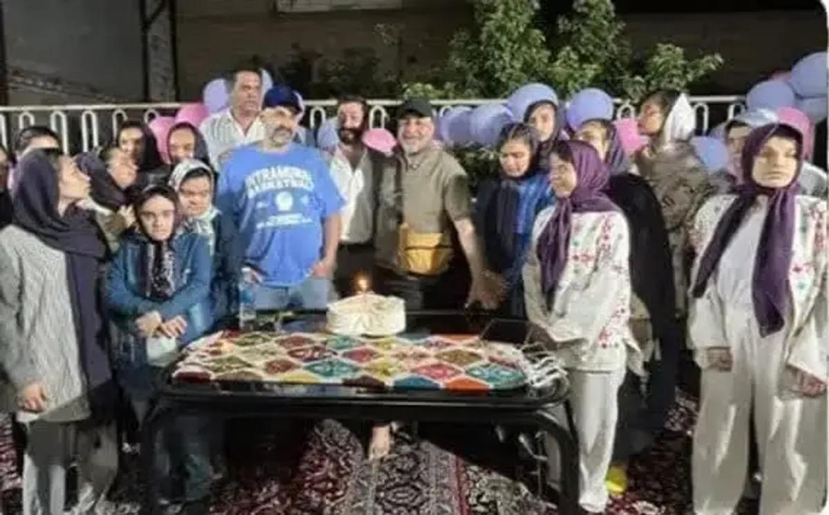 سورپرایز تولد رضا عطاران در مشهد؛ شادی در کنار دختران خوش‌ذوق