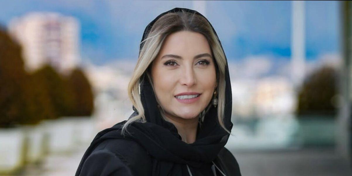 شبکاری فریبا نادری در کافه!!! خانوم نادری بازیگری رو کنار گذاشتن؟؟