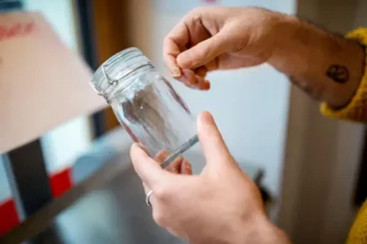 کاربردها و مزیت های لیبل شیشه ای